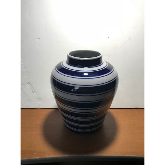 Scratch & Dent AA Importing 59957 Blue & White Ginger Jar - Picture 2 of 2